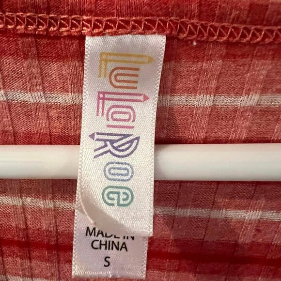 🐻Size S - LulaRoe - Red Stripe Short Sleeve Knit Pullover - Picture 2 of 6
